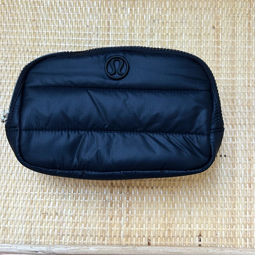 NWT Lululemon Everywhere Belt Bag black Puffer 1L